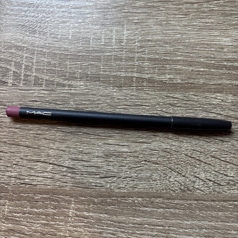 NEW MAC Lip Pencil EDGE TO EDGE 0.05 oz LIP LINER